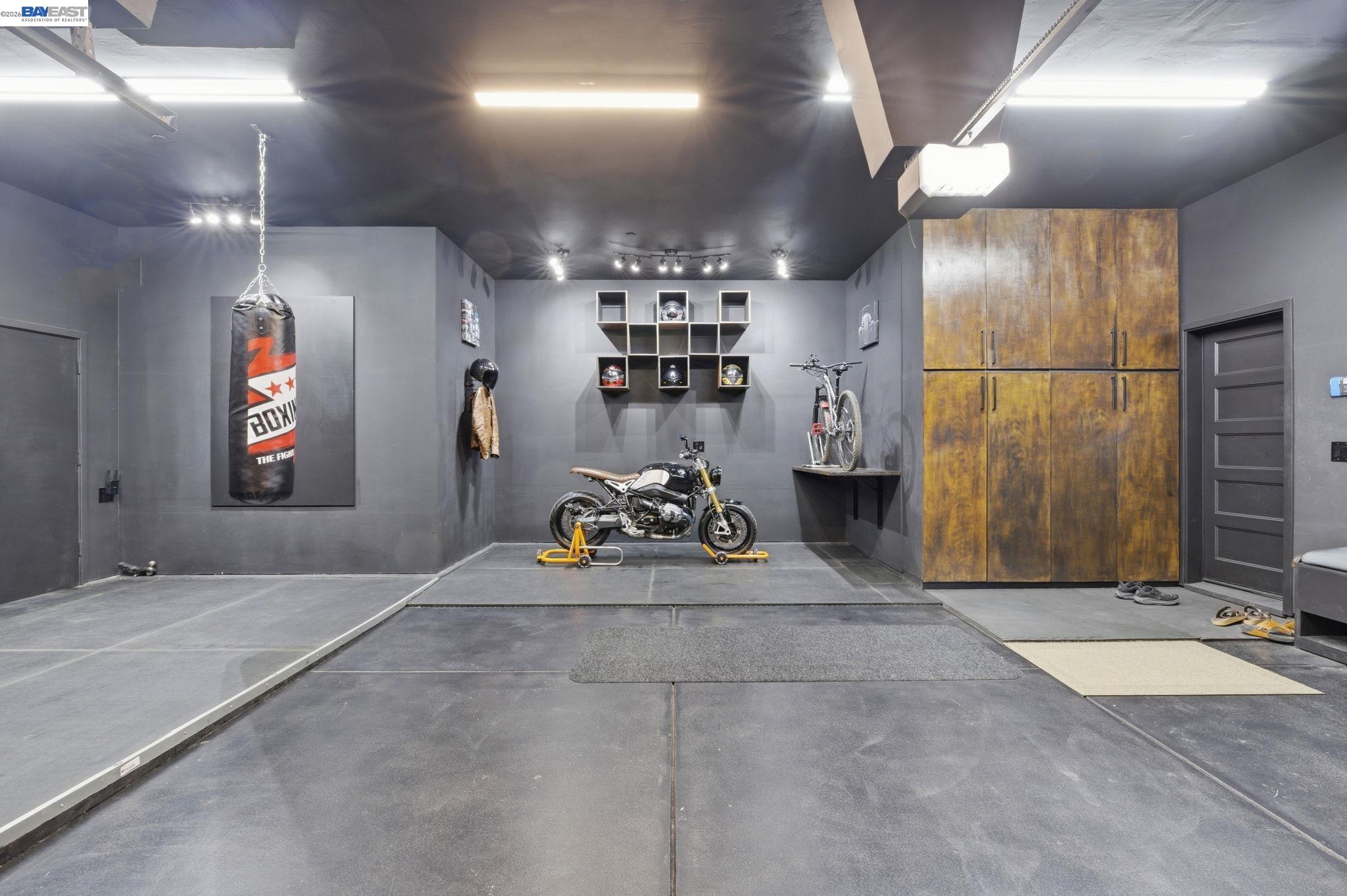 Detail Gallery Image 17 of 60 For 2394 Bharvani Ave, Manteca,  CA 95337 - 4 Beds | 3/1 Baths