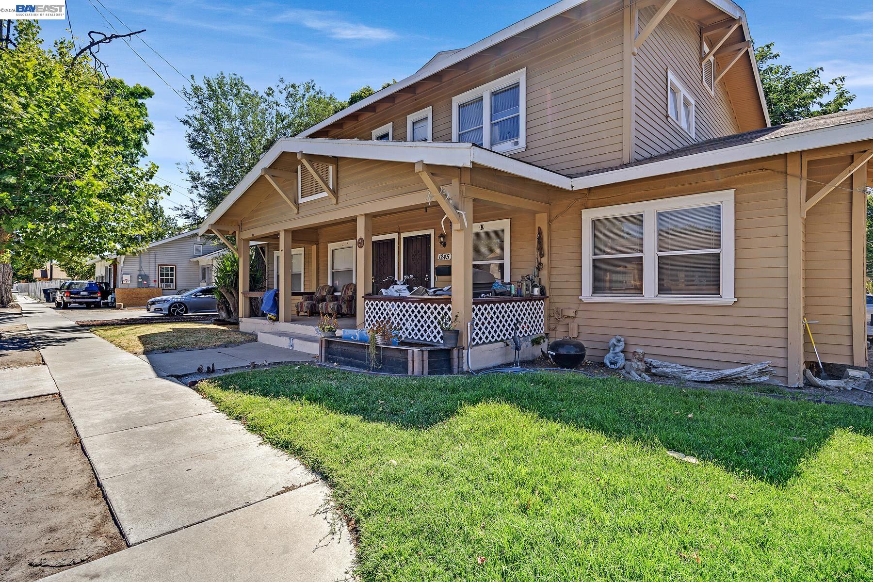 Detail Gallery Image 2 of 10 For 1245 Parker Ave, Tracy,  CA 95376-3519 - 3 Beds | 2 Baths