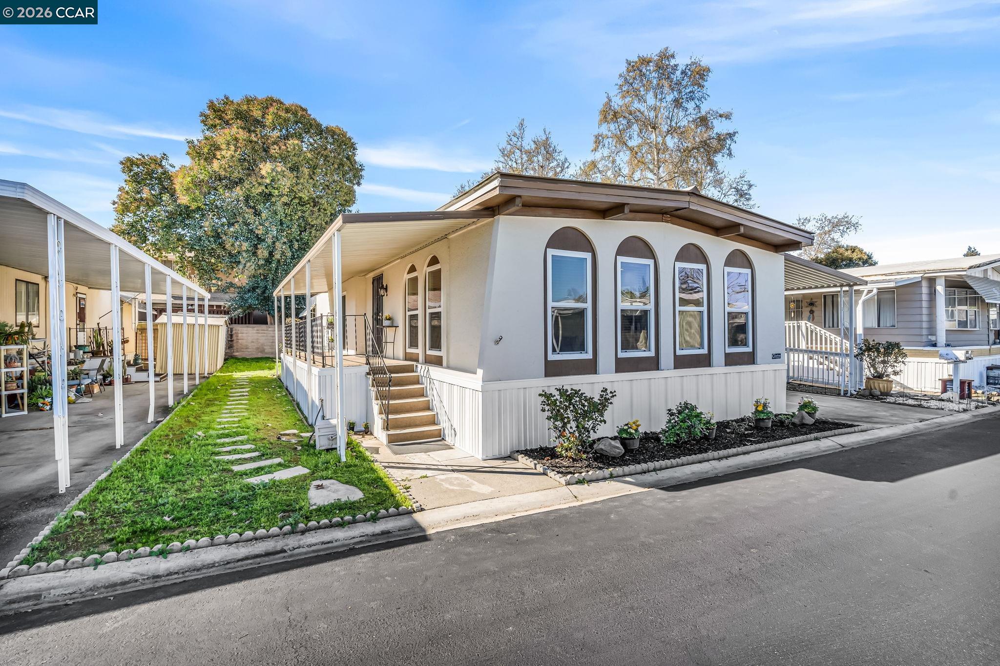 Detail Gallery Image 2 of 18 For 2122 Dalis Dr #236,  Concord,  CA 94520 - 2 Beds | 2 Baths