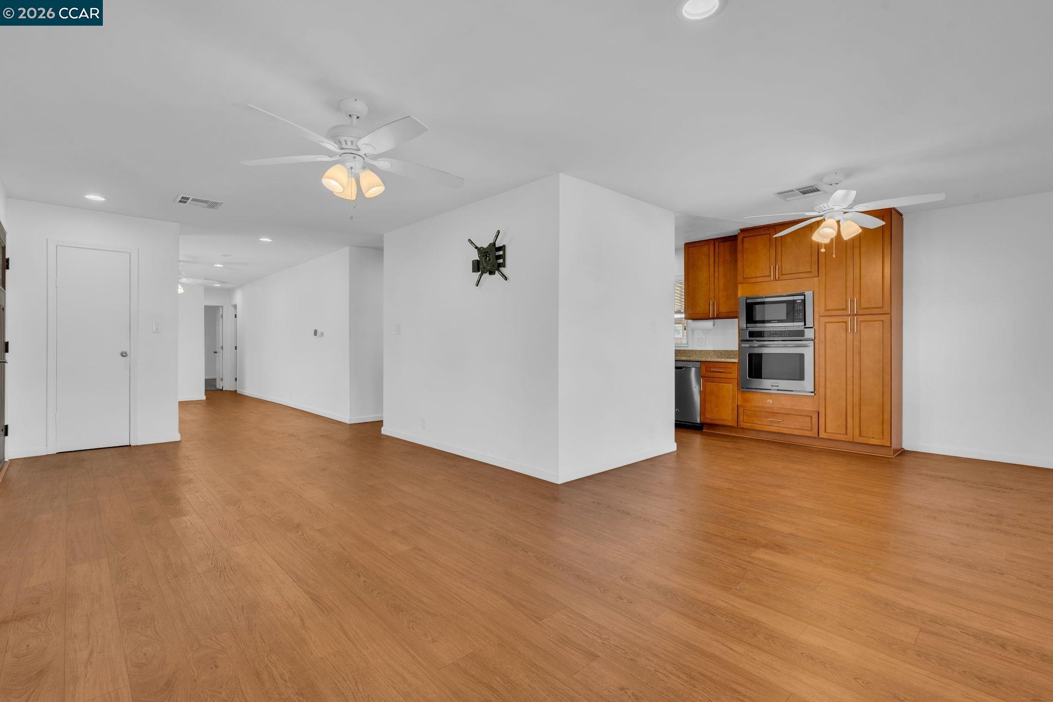 Detail Gallery Image 4 of 18 For 2122 Dalis Dr #236,  Concord,  CA 94520 - 2 Beds | 2 Baths