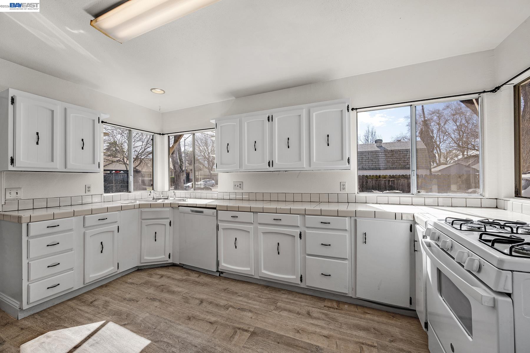 Detail Gallery Image 12 of 28 For 1243 Parker Ave, Tracy,  CA 95376-3519 - 3 Beds | 2 Baths