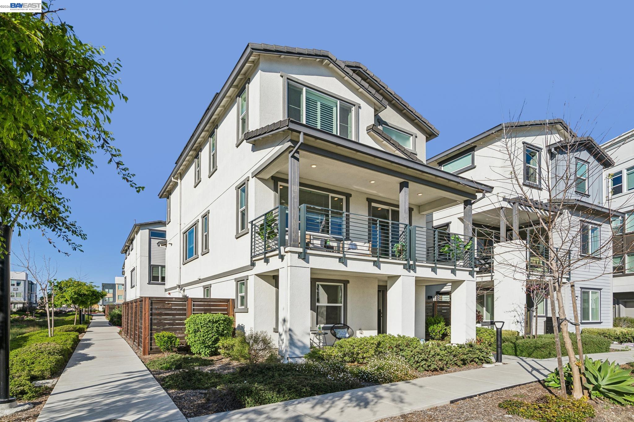 Detail Gallery Image 2 of 40 For 646 Eucalyptus Way, Alameda,  CA 94501 - 4 Beds | 3/1 Baths