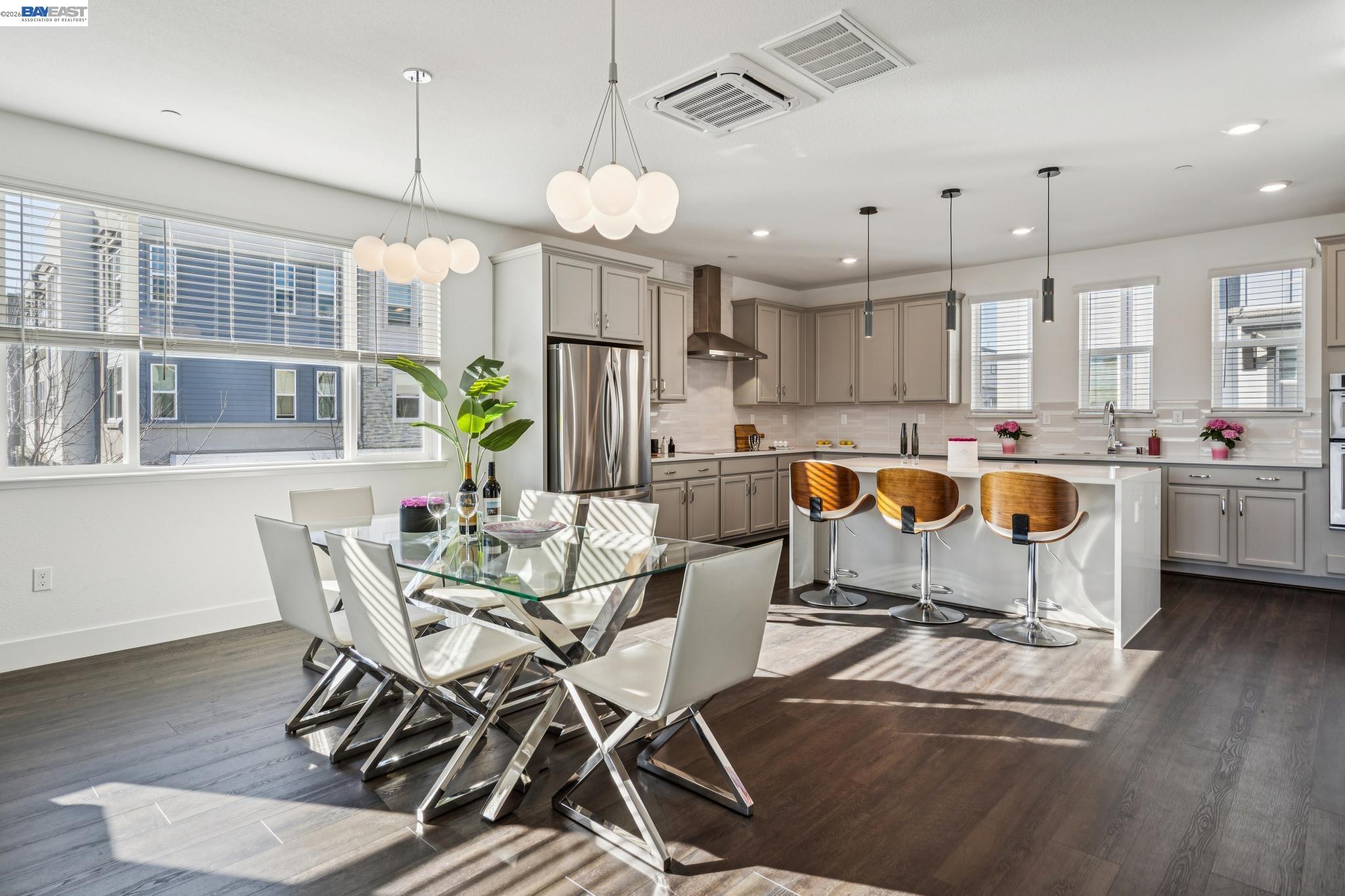 Detail Gallery Image 15 of 40 For 646 Eucalyptus Way, Alameda,  CA 94501 - 4 Beds | 3/1 Baths