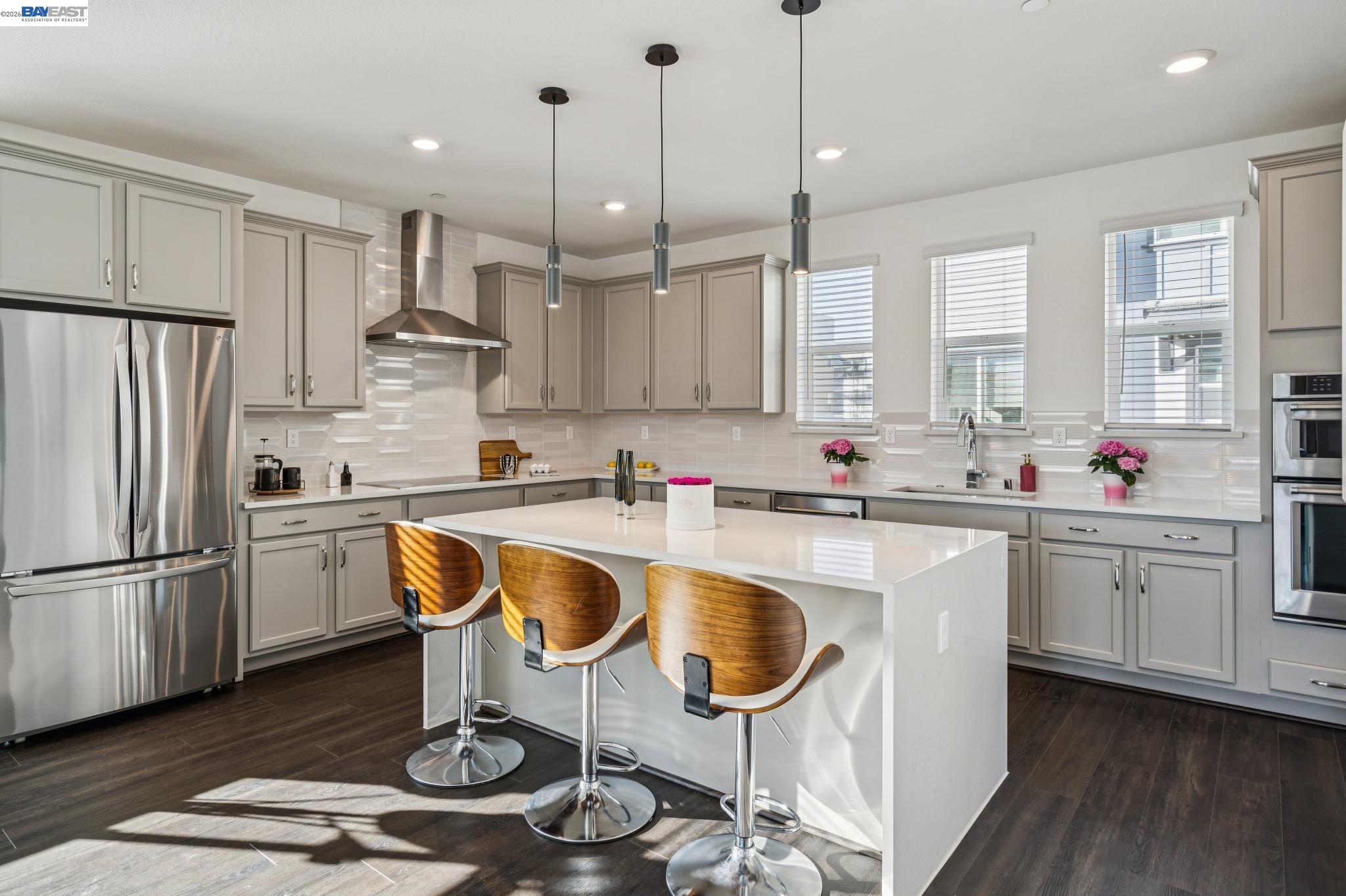 Detail Gallery Image 17 of 40 For 646 Eucalyptus Way, Alameda,  CA 94501 - 4 Beds | 3/1 Baths