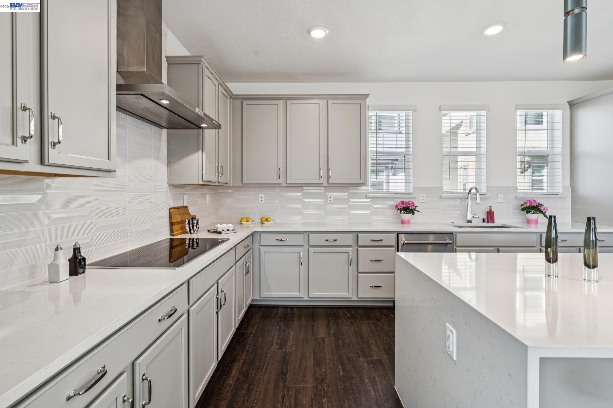 Detail Gallery Image 19 of 40 For 646 Eucalyptus Way, Alameda,  CA 94501 - 4 Beds | 3/1 Baths