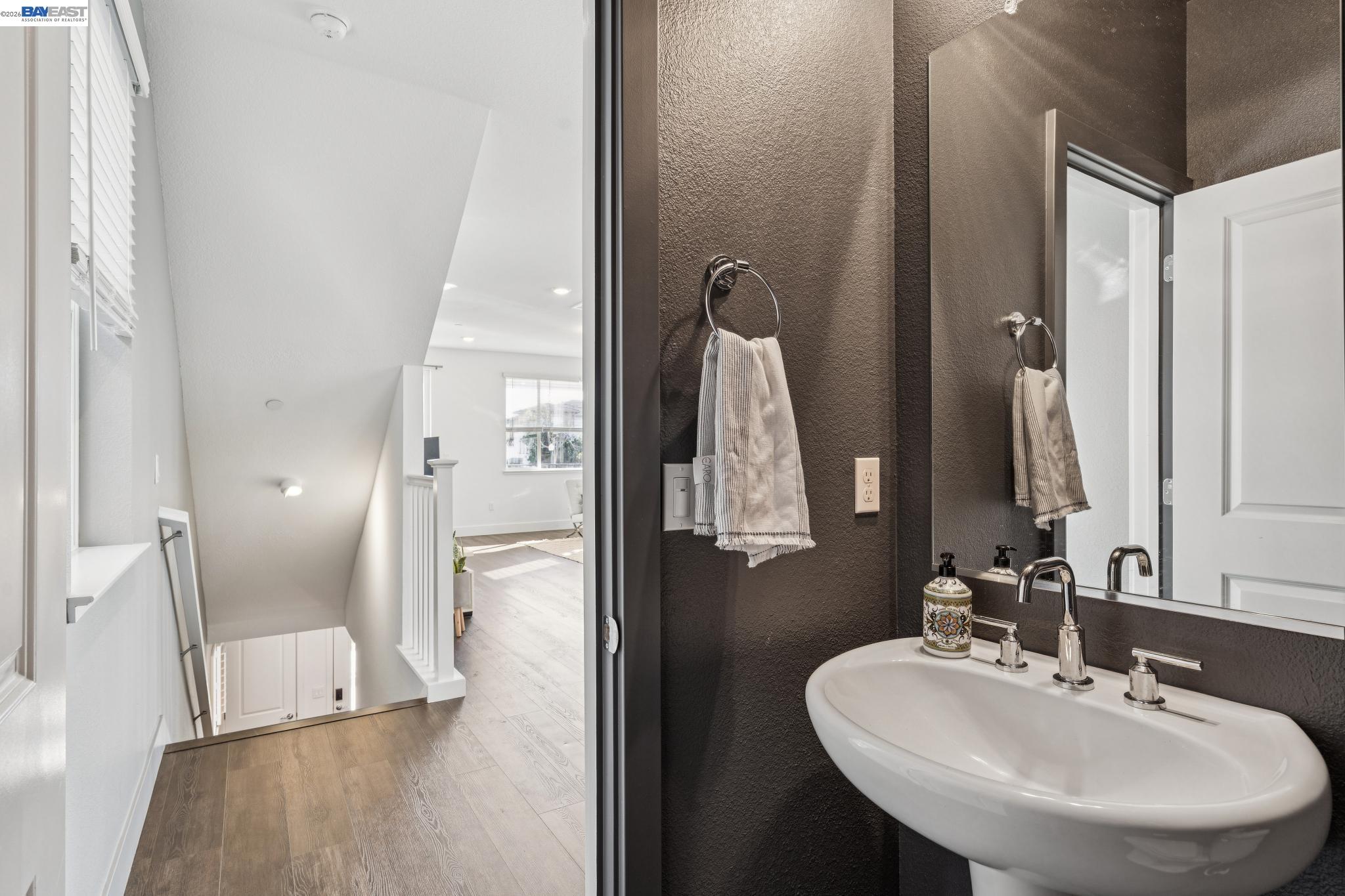 Detail Gallery Image 21 of 40 For 646 Eucalyptus Way, Alameda,  CA 94501 - 4 Beds | 3/1 Baths