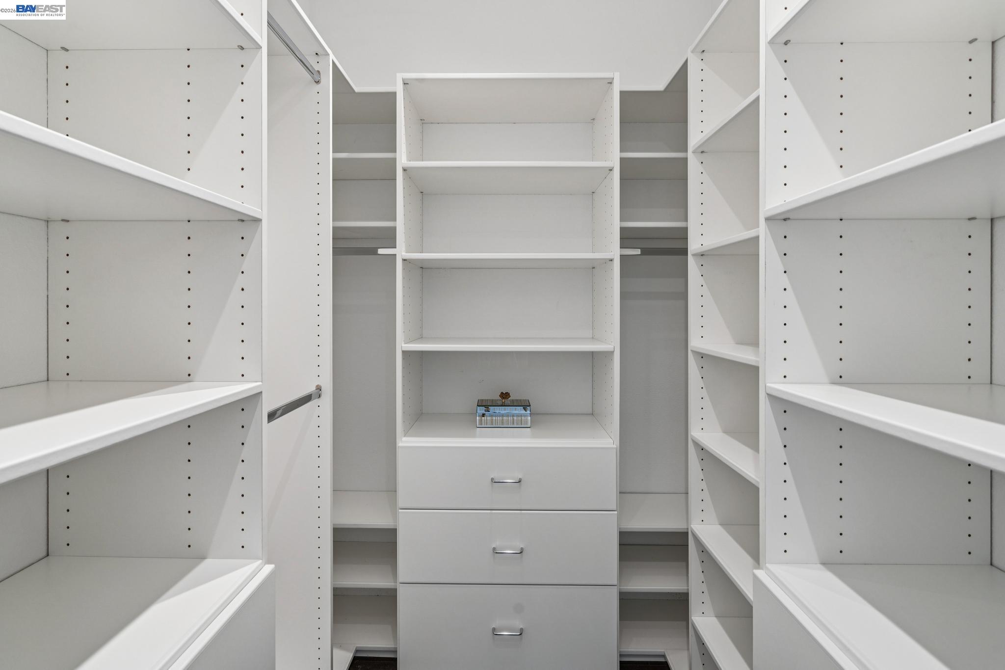 Detail Gallery Image 27 of 40 For 646 Eucalyptus Way, Alameda,  CA 94501 - 4 Beds | 3/1 Baths