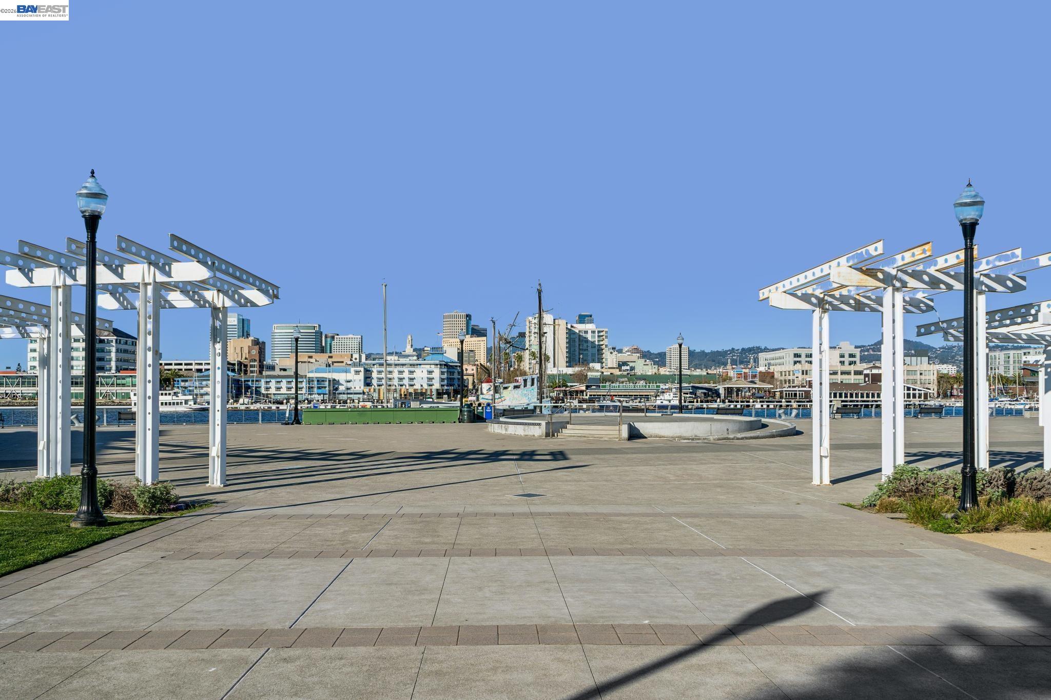 Detail Gallery Image 35 of 40 For 646 Eucalyptus Way, Alameda,  CA 94501 - 4 Beds | 3/1 Baths