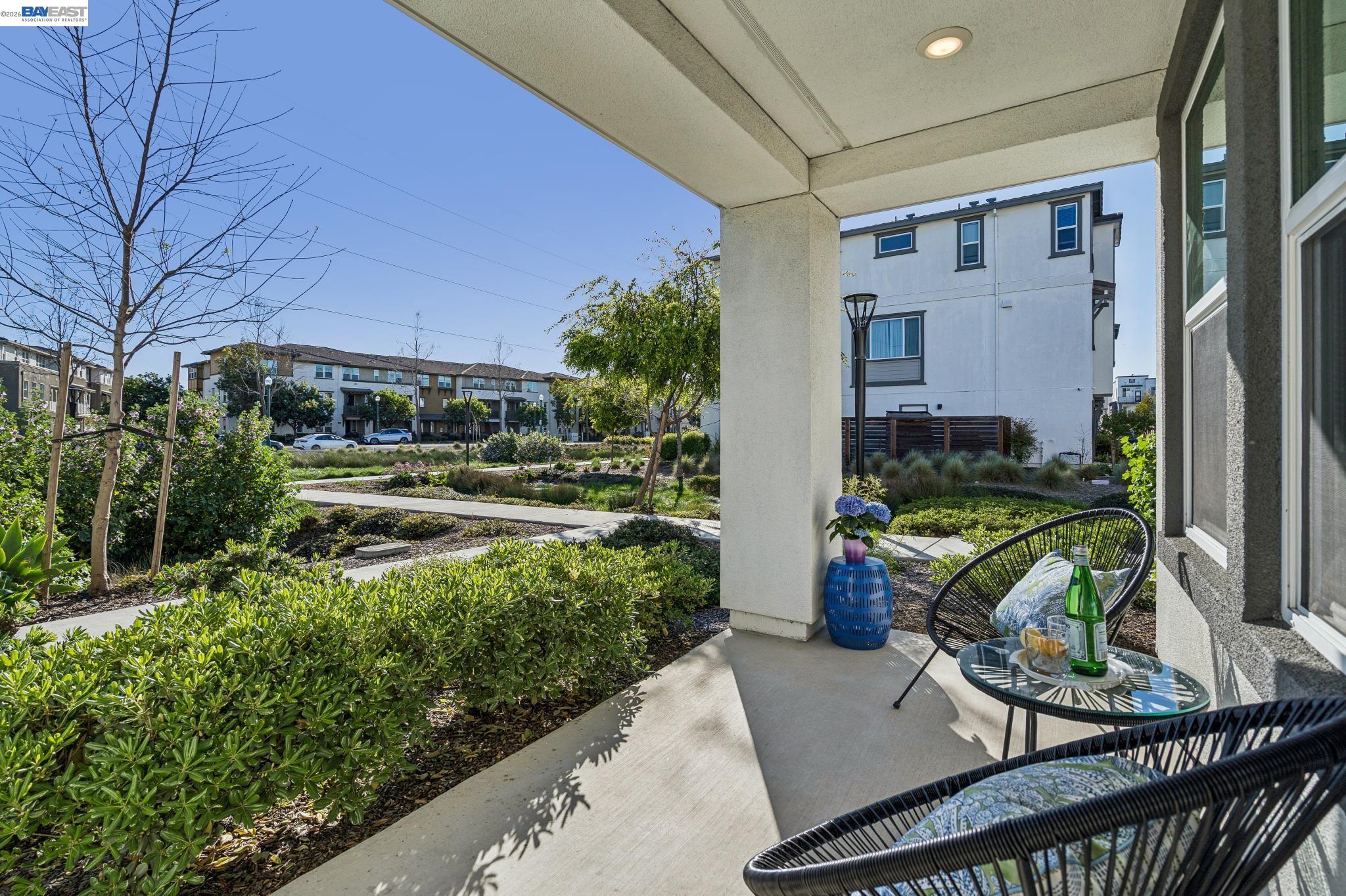 Detail Gallery Image 5 of 40 For 646 Eucalyptus Way, Alameda,  CA 94501 - 4 Beds | 3/1 Baths