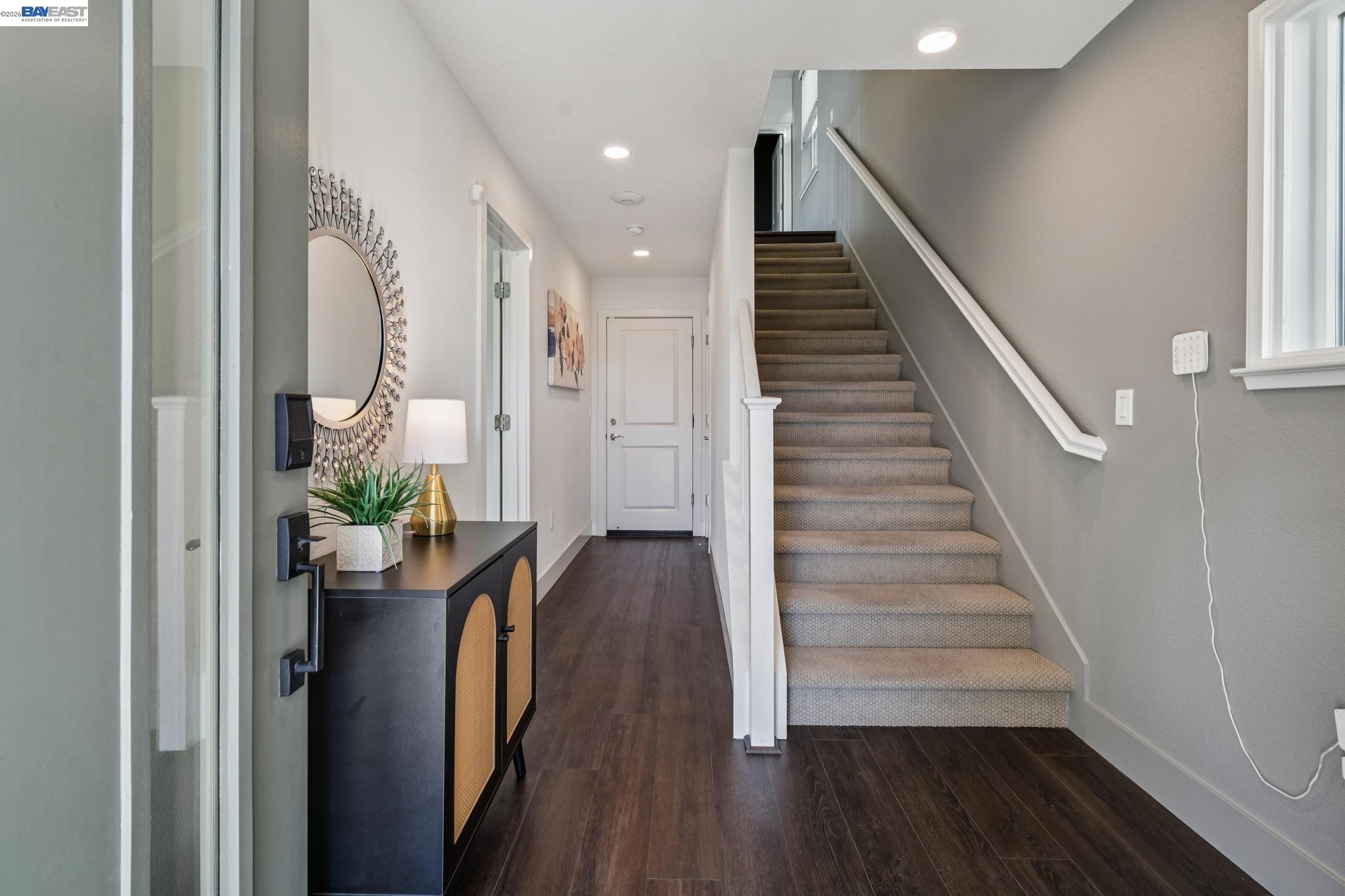 Detail Gallery Image 6 of 40 For 646 Eucalyptus Way, Alameda,  CA 94501 - 4 Beds | 3/1 Baths