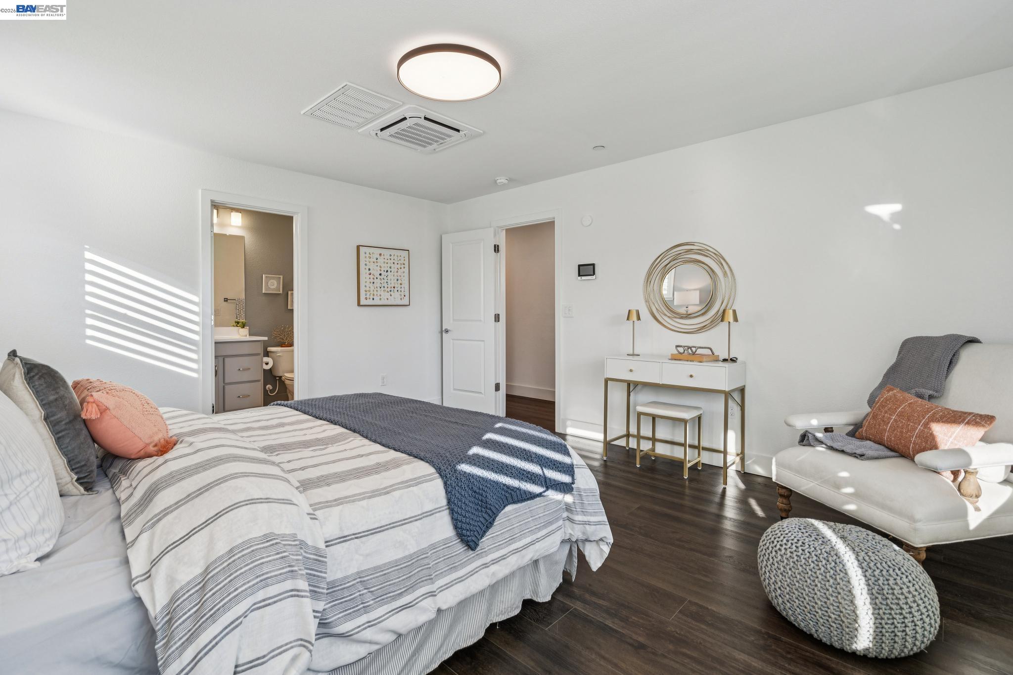 Detail Gallery Image 8 of 40 For 646 Eucalyptus Way, Alameda,  CA 94501 - 4 Beds | 3/1 Baths