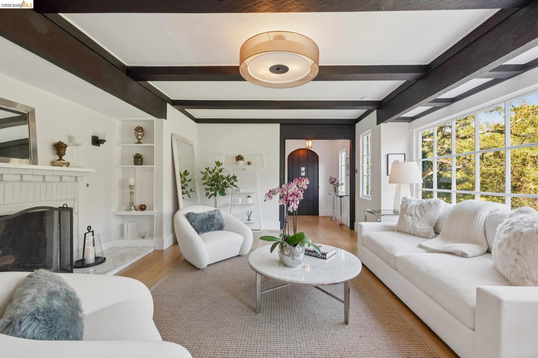 Detail Gallery Image 13 of 60 For 5900 Marden Ln, Oakland,  CA 94611 - 2 Beds | 2 Baths