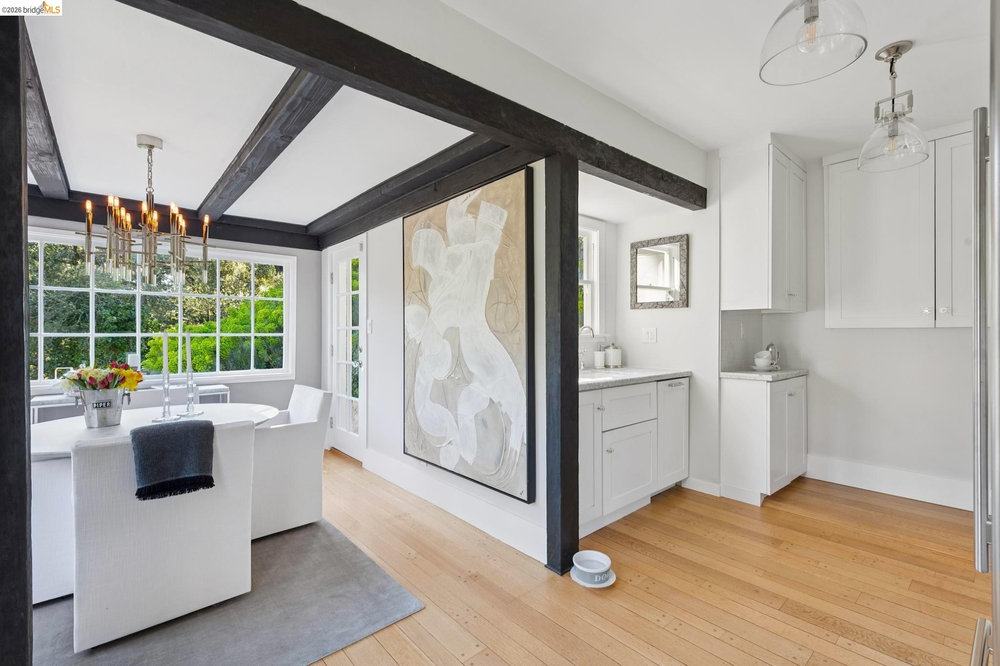 Detail Gallery Image 15 of 60 For 5900 Marden Ln, Oakland,  CA 94611 - 2 Beds | 2 Baths