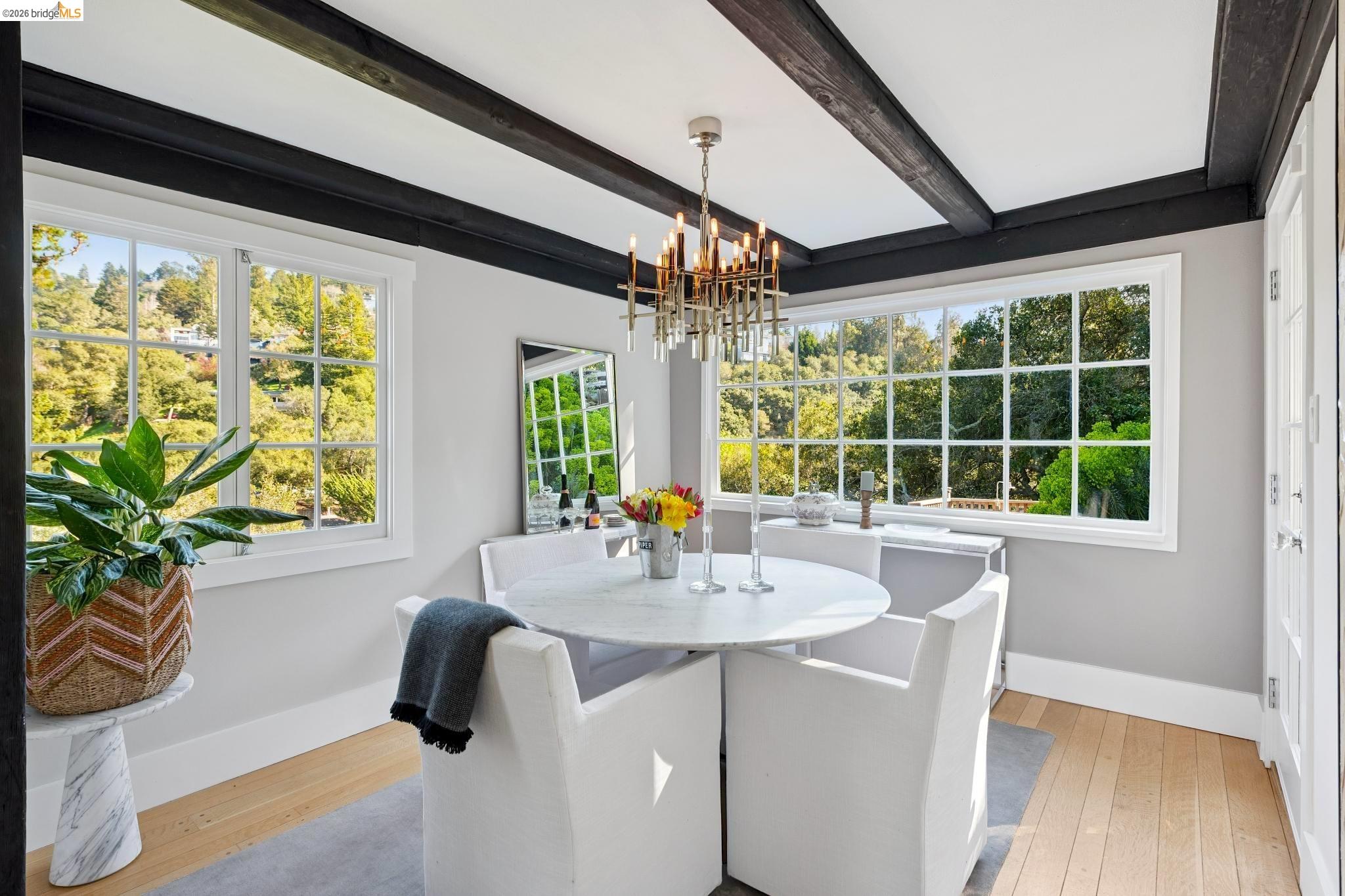 Detail Gallery Image 16 of 60 For 5900 Marden Ln, Oakland,  CA 94611 - 2 Beds | 2 Baths