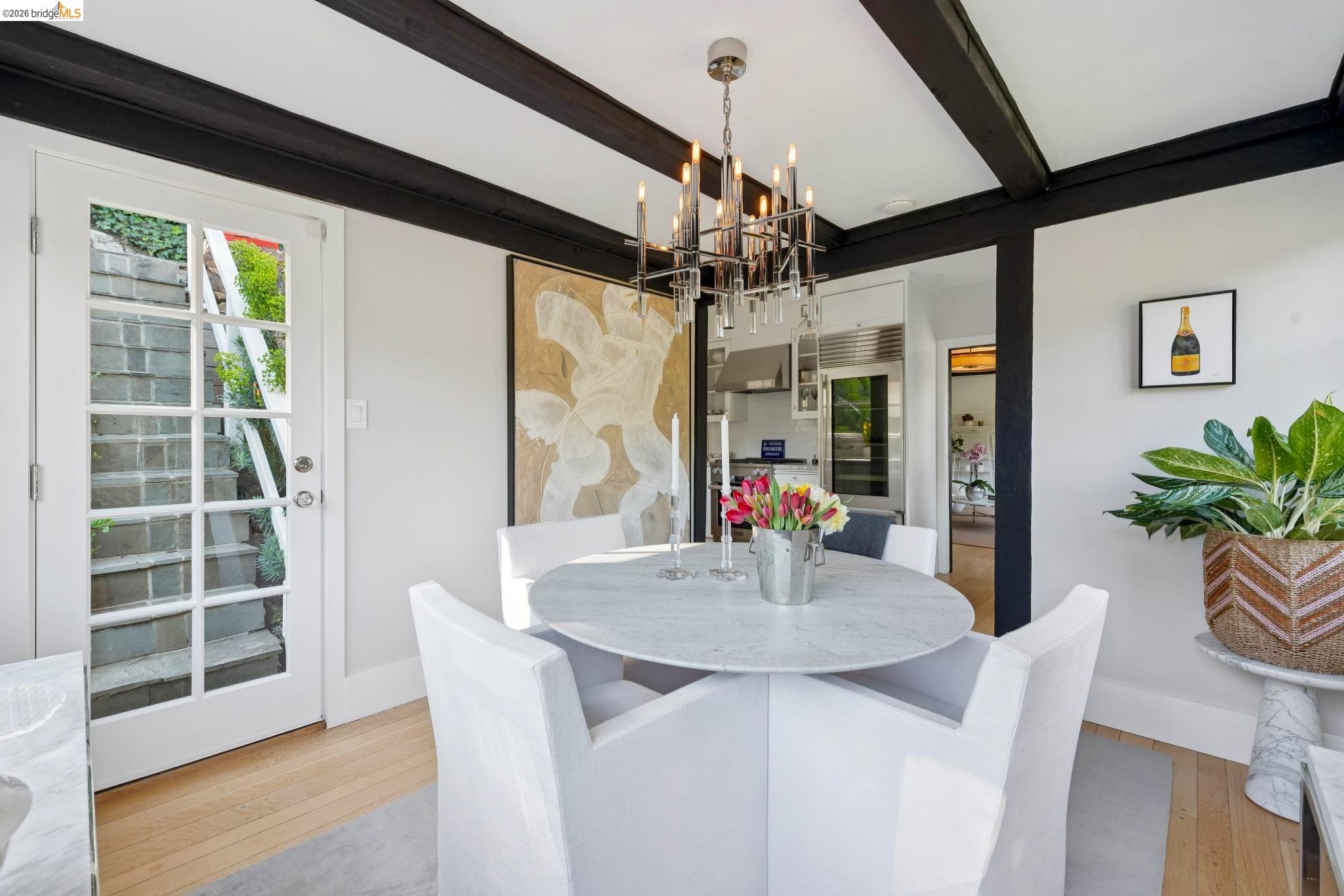 Detail Gallery Image 18 of 60 For 5900 Marden Ln, Oakland,  CA 94611 - 2 Beds | 2 Baths