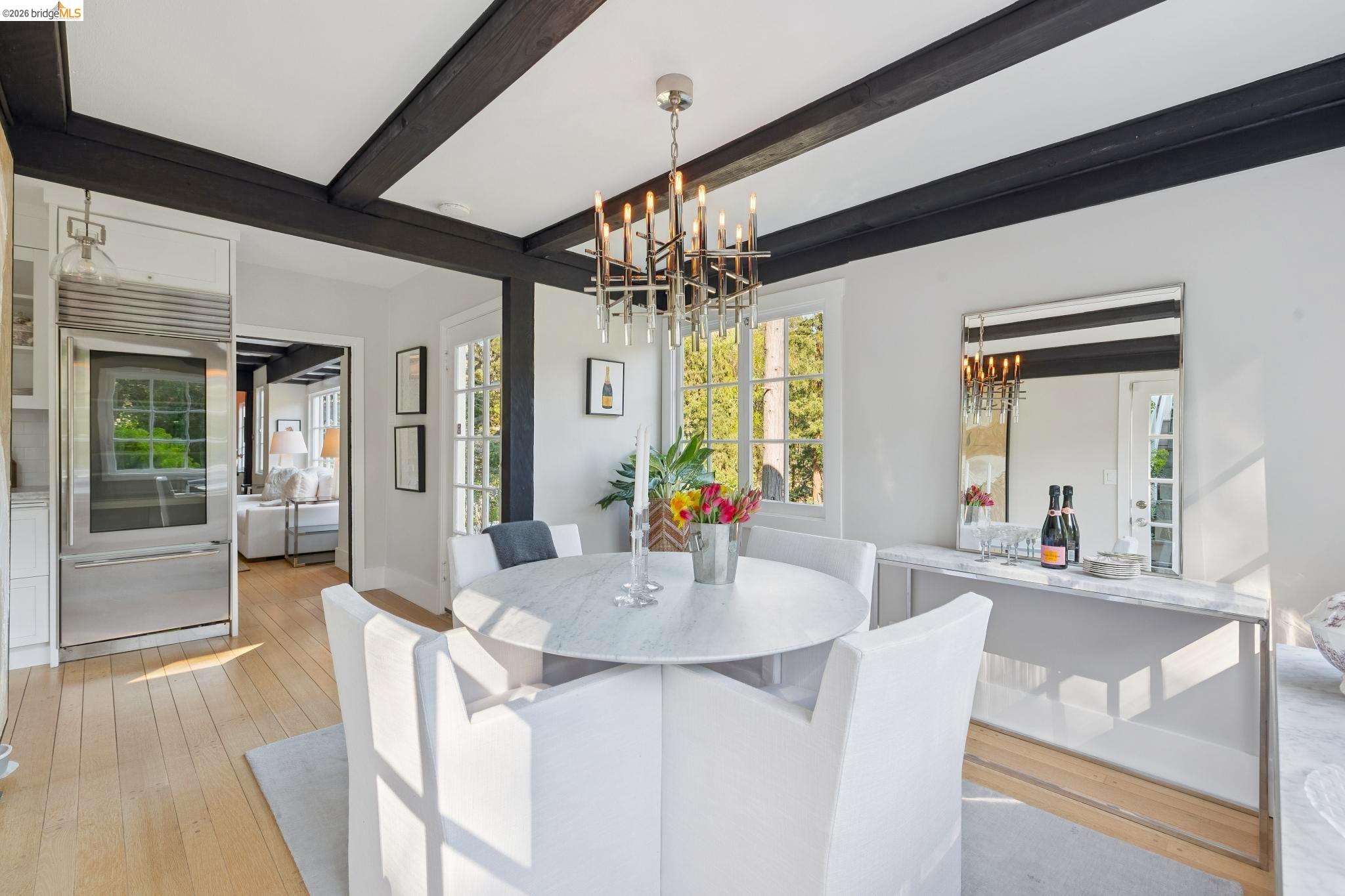 Detail Gallery Image 19 of 60 For 5900 Marden Ln, Oakland,  CA 94611 - 2 Beds | 2 Baths