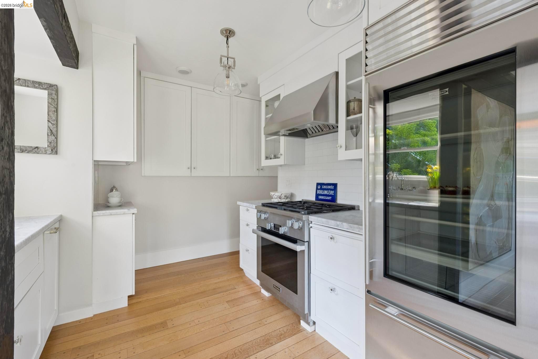 Detail Gallery Image 23 of 60 For 5900 Marden Ln, Oakland,  CA 94611 - 2 Beds | 2 Baths