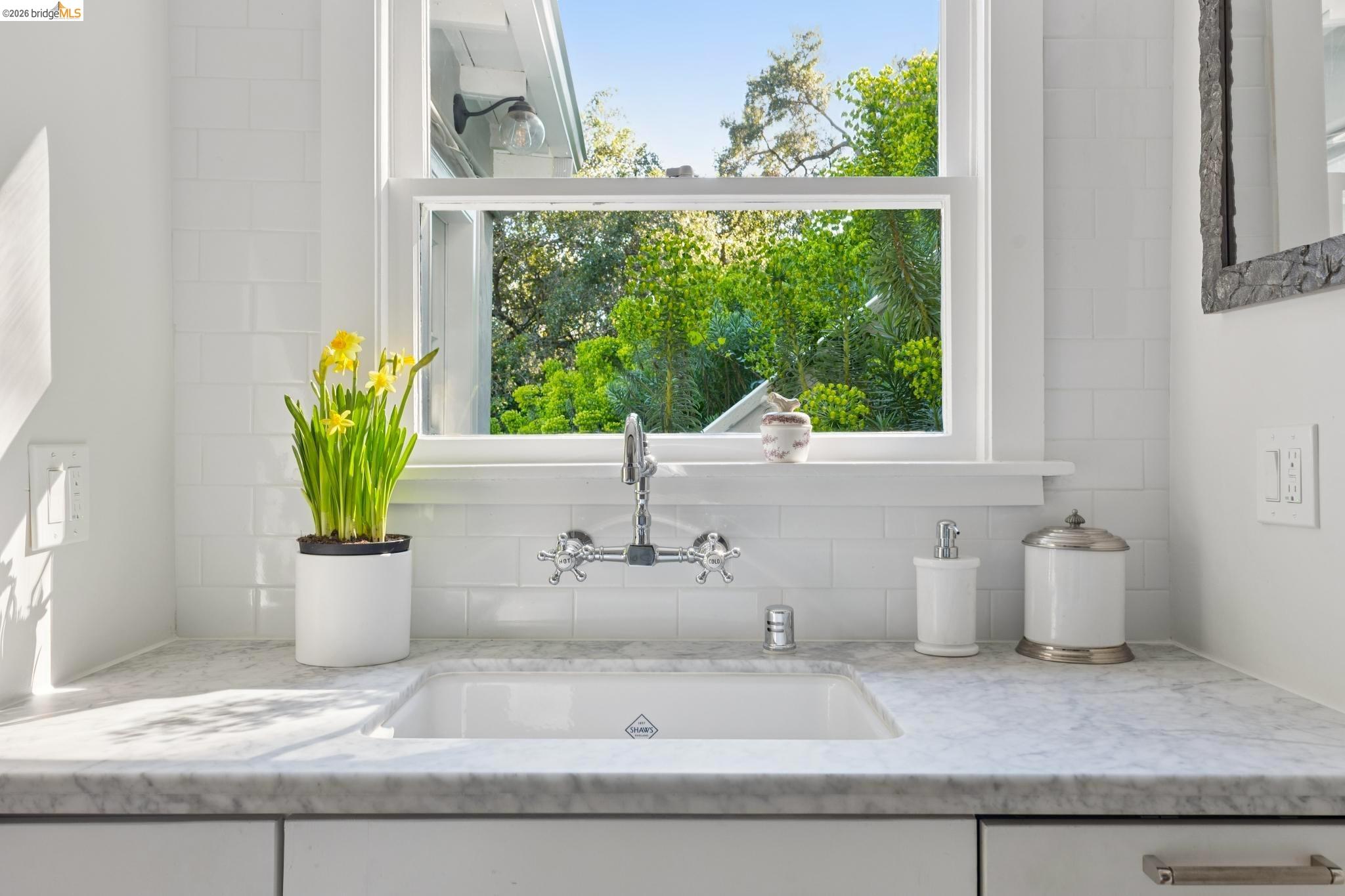 Detail Gallery Image 24 of 60 For 5900 Marden Ln, Oakland,  CA 94611 - 2 Beds | 2 Baths