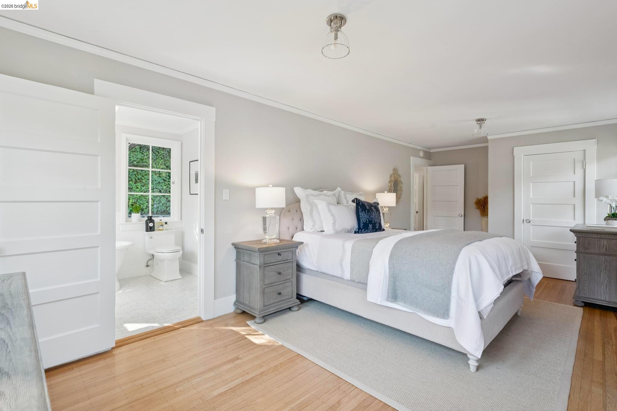 Detail Gallery Image 29 of 60 For 5900 Marden Ln, Oakland,  CA 94611 - 2 Beds | 2 Baths