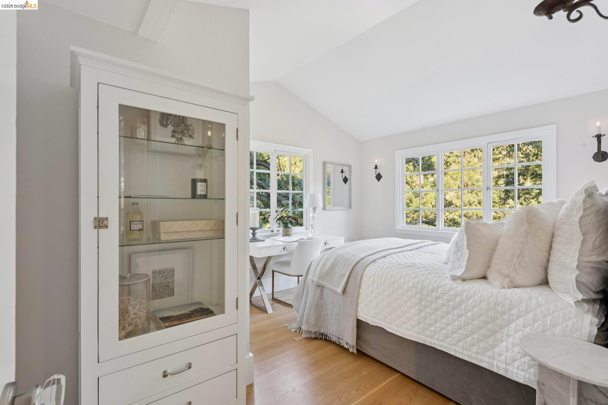 Detail Gallery Image 32 of 60 For 5900 Marden Ln, Oakland,  CA 94611 - 2 Beds | 2 Baths