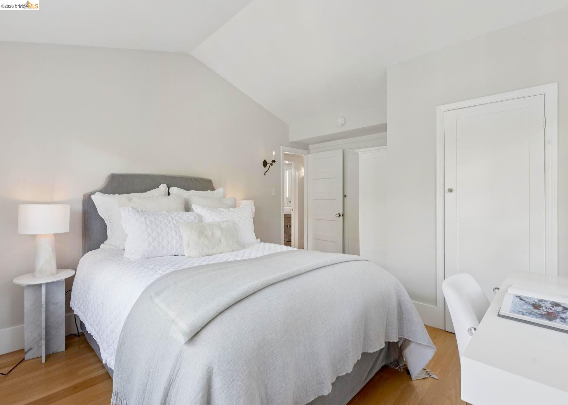 Detail Gallery Image 33 of 60 For 5900 Marden Ln, Oakland,  CA 94611 - 2 Beds | 2 Baths