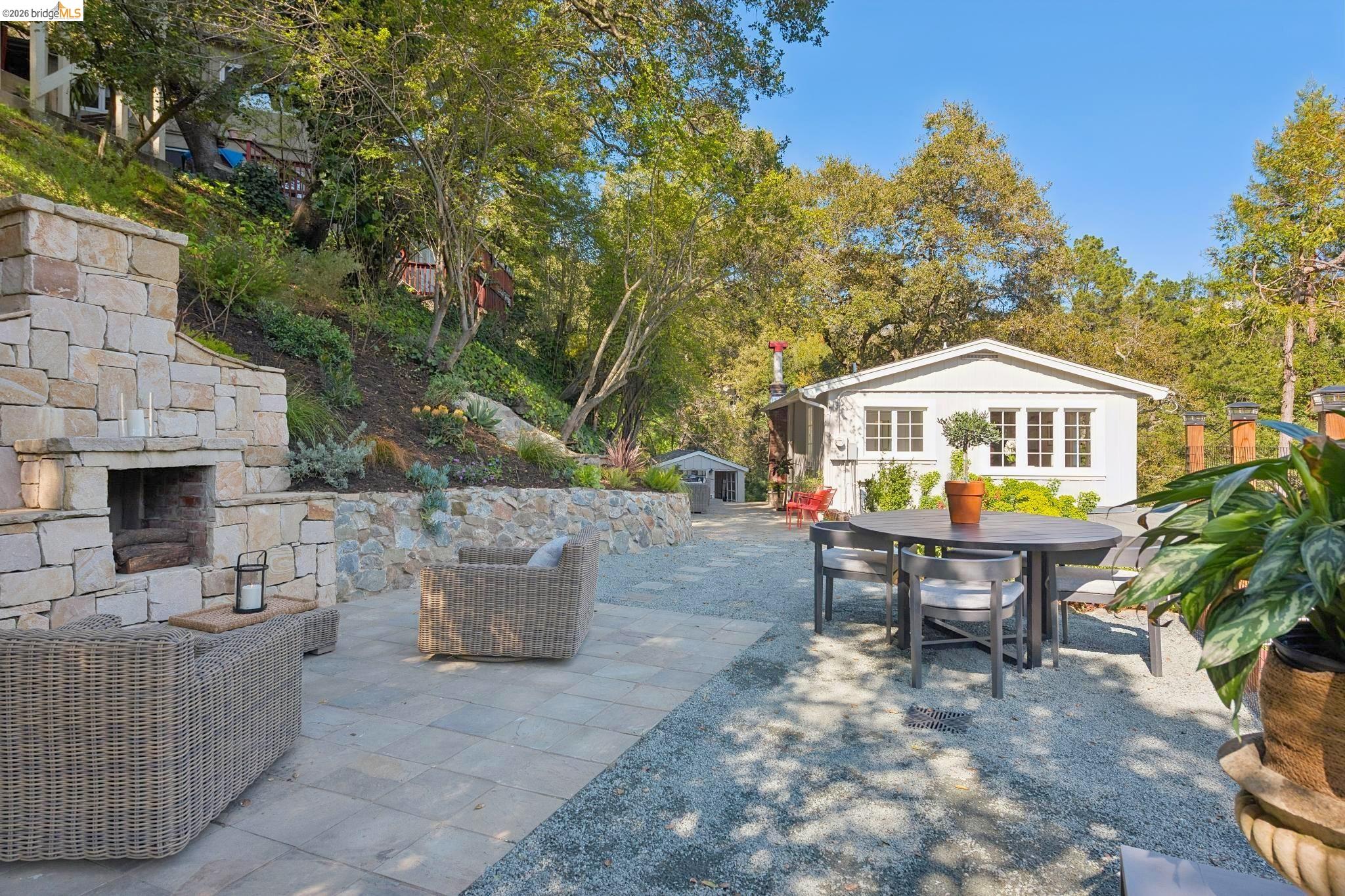 Detail Gallery Image 44 of 60 For 5900 Marden Ln, Oakland,  CA 94611 - 2 Beds | 2 Baths