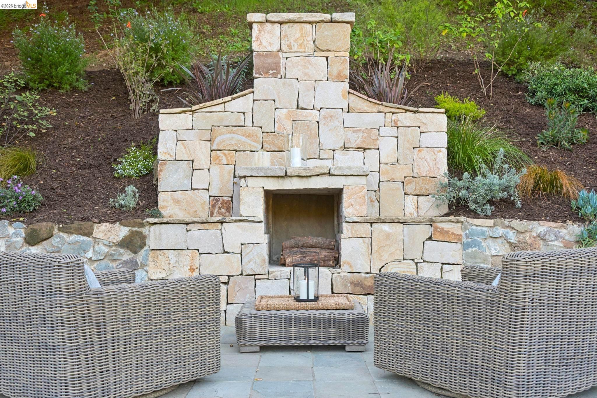 Detail Gallery Image 45 of 60 For 5900 Marden Ln, Oakland,  CA 94611 - 2 Beds | 2 Baths