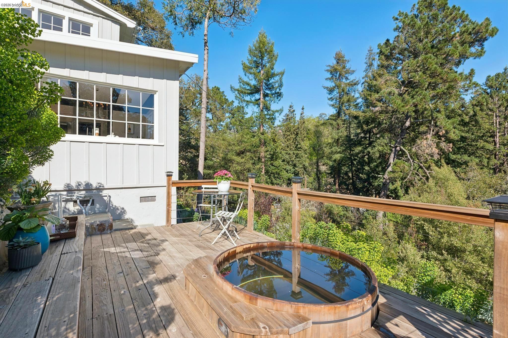 Detail Gallery Image 49 of 60 For 5900 Marden Ln, Oakland,  CA 94611 - 2 Beds | 2 Baths