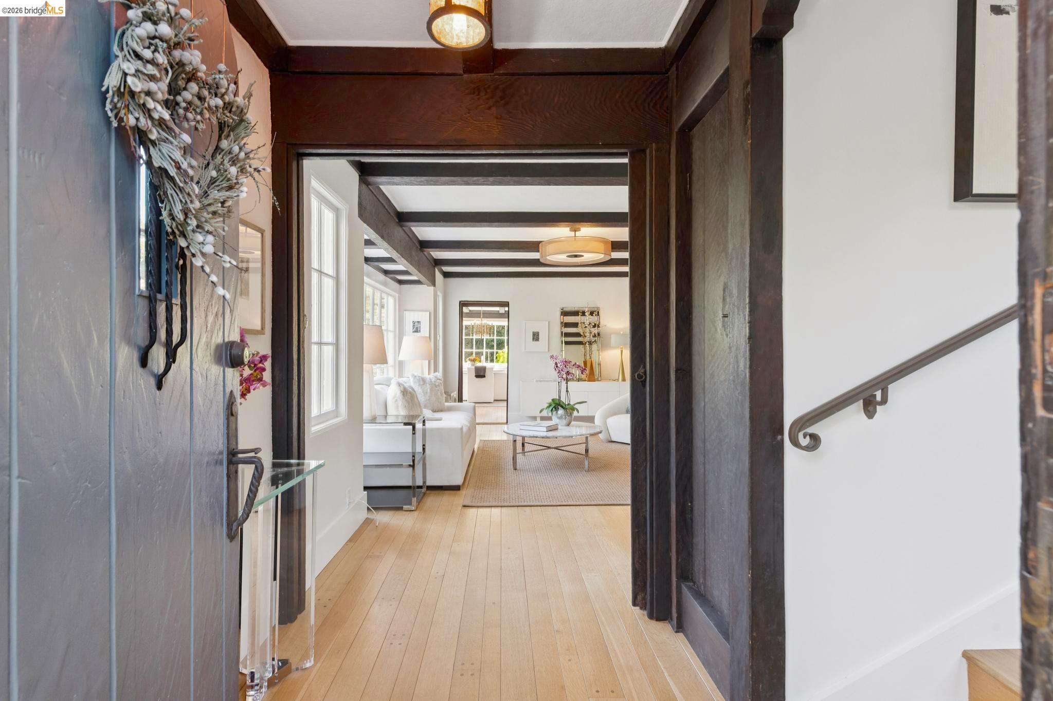 Detail Gallery Image 6 of 60 For 5900 Marden Ln, Oakland,  CA 94611 - 2 Beds | 2 Baths