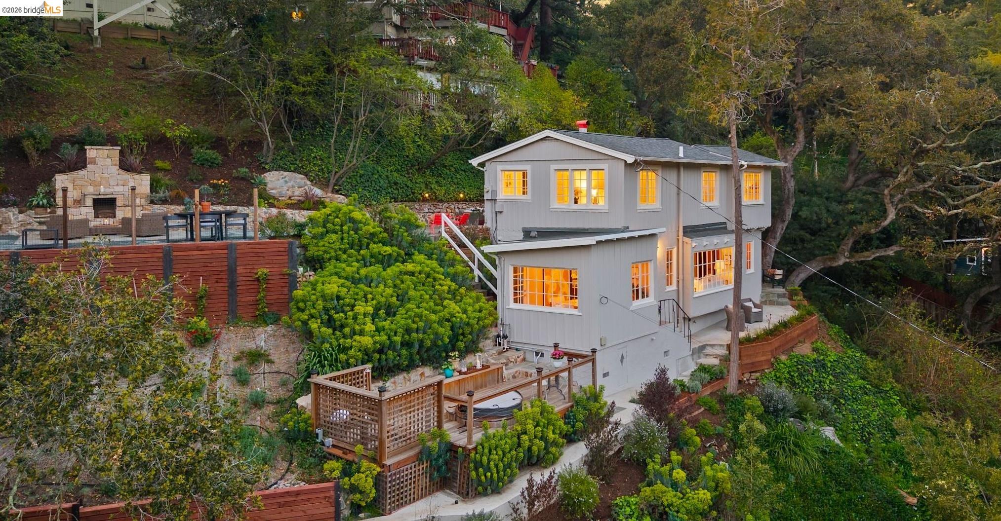 Detail Gallery Image 52 of 60 For 5900 Marden Ln, Oakland,  CA 94611 - 2 Beds | 2 Baths