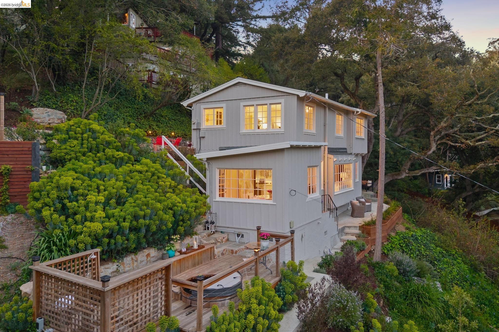 Detail Gallery Image 53 of 60 For 5900 Marden Ln, Oakland,  CA 94611 - 2 Beds | 2 Baths