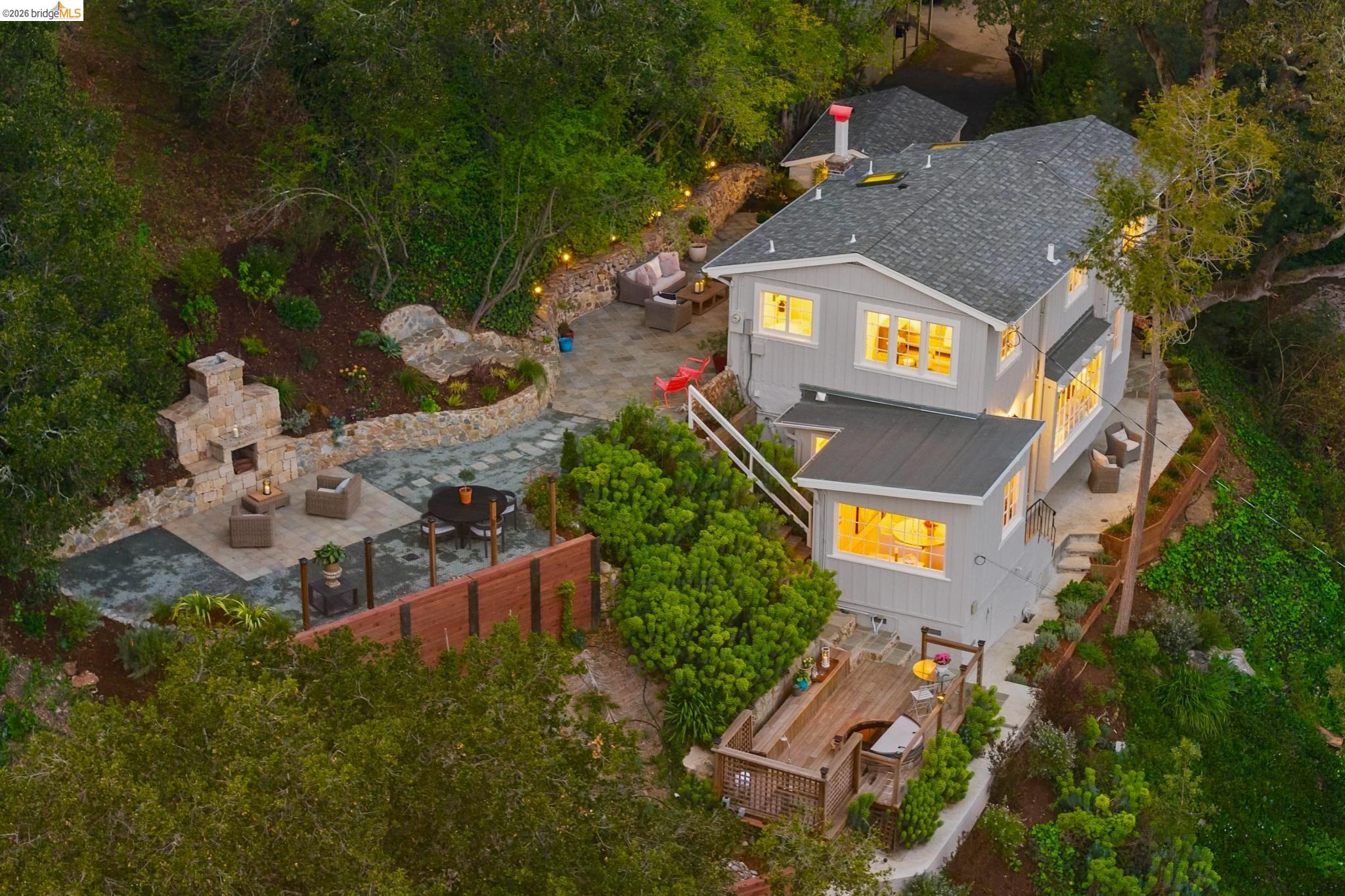 Detail Gallery Image 54 of 60 For 5900 Marden Ln, Oakland,  CA 94611 - 2 Beds | 2 Baths