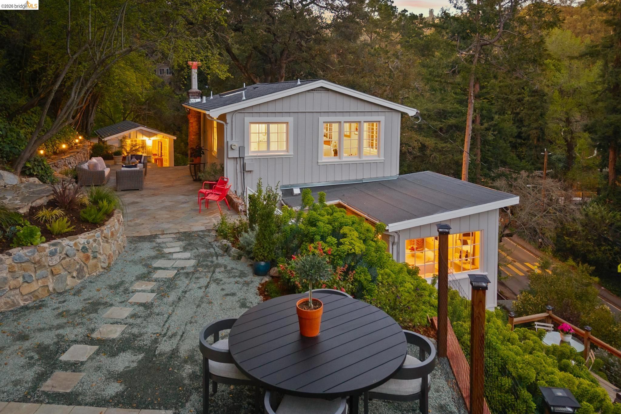 Detail Gallery Image 55 of 60 For 5900 Marden Ln, Oakland,  CA 94611 - 2 Beds | 2 Baths