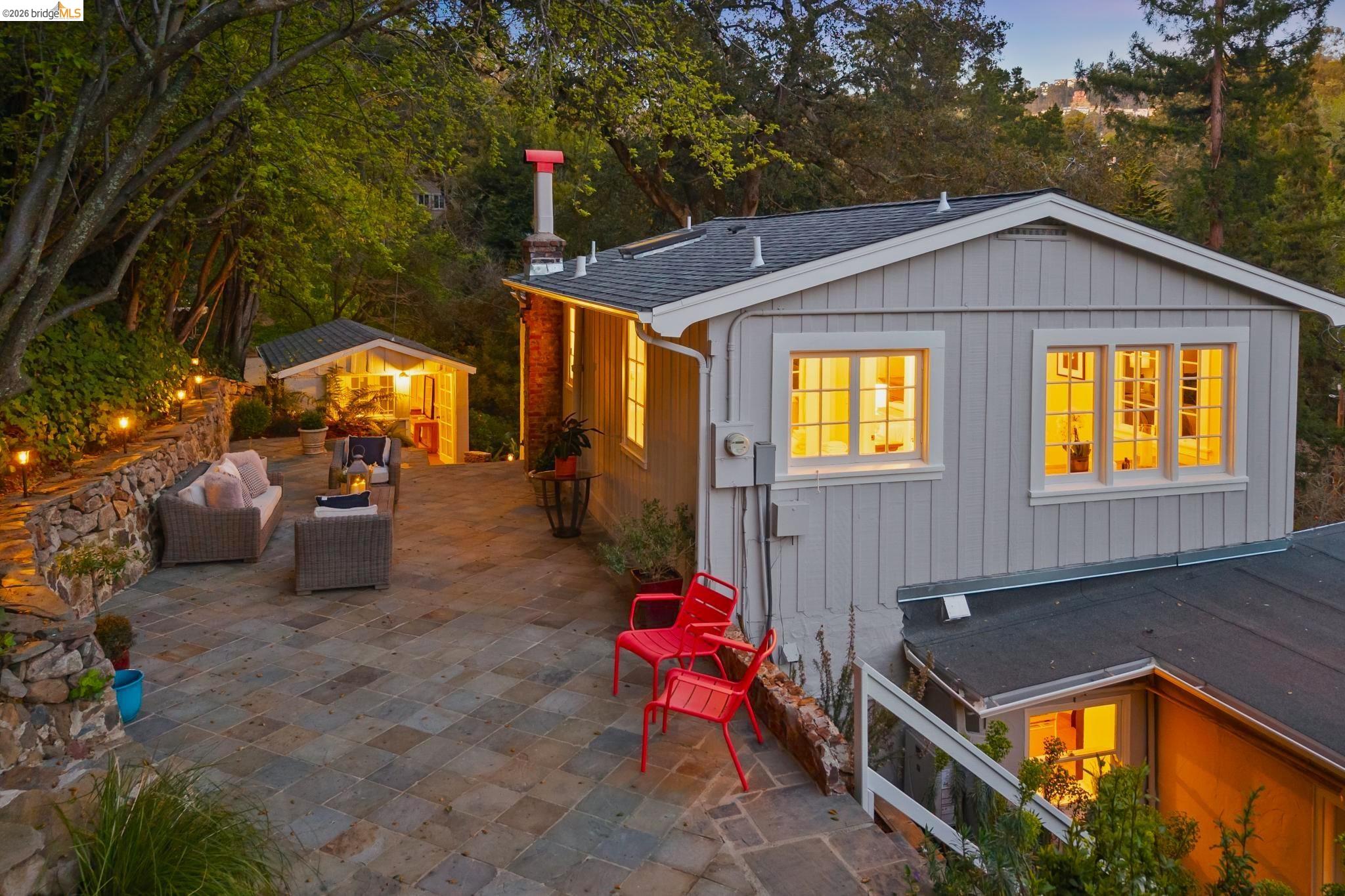 Detail Gallery Image 56 of 60 For 5900 Marden Ln, Oakland,  CA 94611 - 2 Beds | 2 Baths