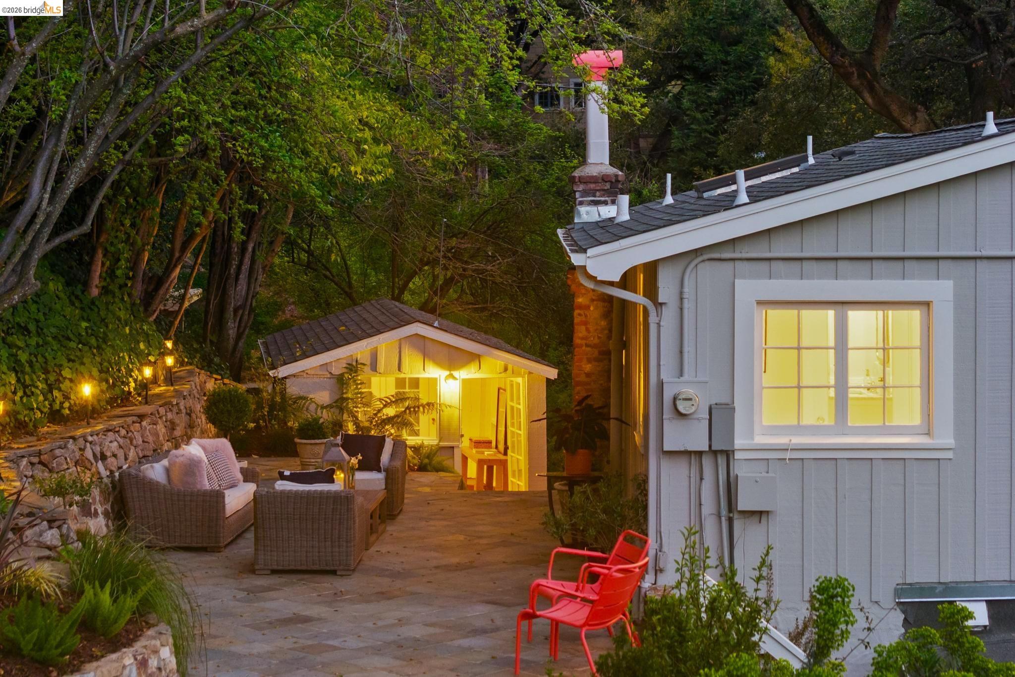 Detail Gallery Image 57 of 60 For 5900 Marden Ln, Oakland,  CA 94611 - 2 Beds | 2 Baths