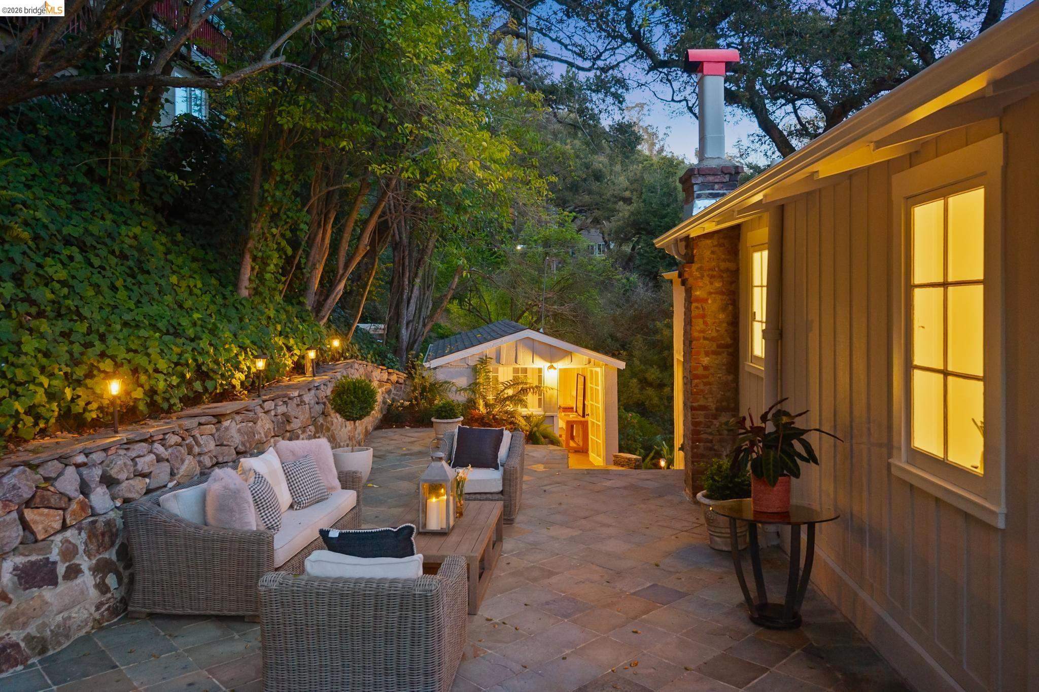 Detail Gallery Image 58 of 60 For 5900 Marden Ln, Oakland,  CA 94611 - 2 Beds | 2 Baths