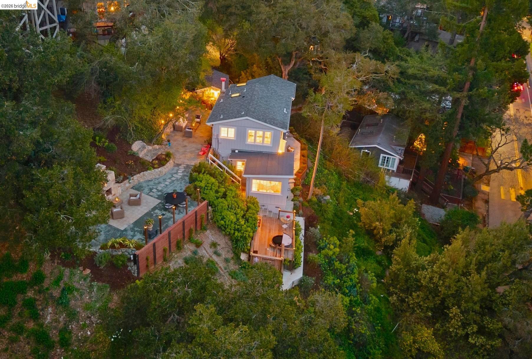 Detail Gallery Image 59 of 60 For 5900 Marden Ln, Oakland,  CA 94611 - 2 Beds | 2 Baths