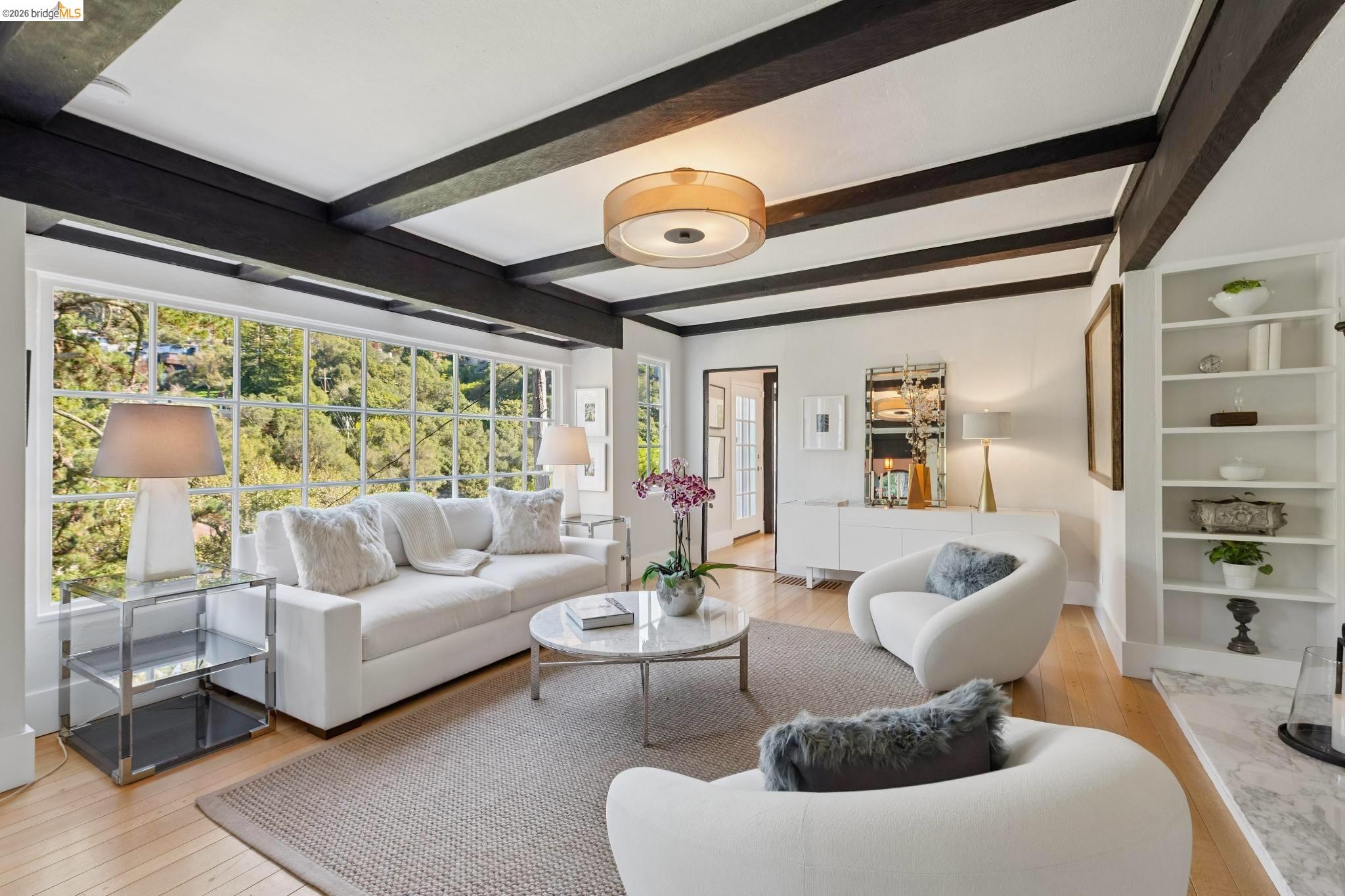 Detail Gallery Image 8 of 60 For 5900 Marden Ln, Oakland,  CA 94611 - 2 Beds | 2 Baths