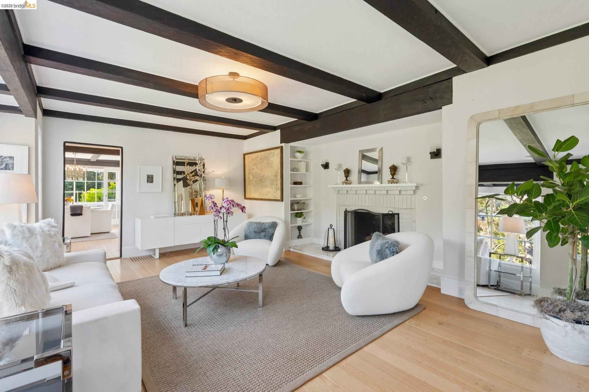 Detail Gallery Image 10 of 60 For 5900 Marden Ln, Oakland,  CA 94611 - 2 Beds | 2 Baths