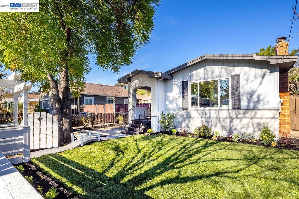 Detail Gallery Image 2 of 29 For 261 Julius St, San Leandro,  CA 94577 - 2 Beds | 2 Baths