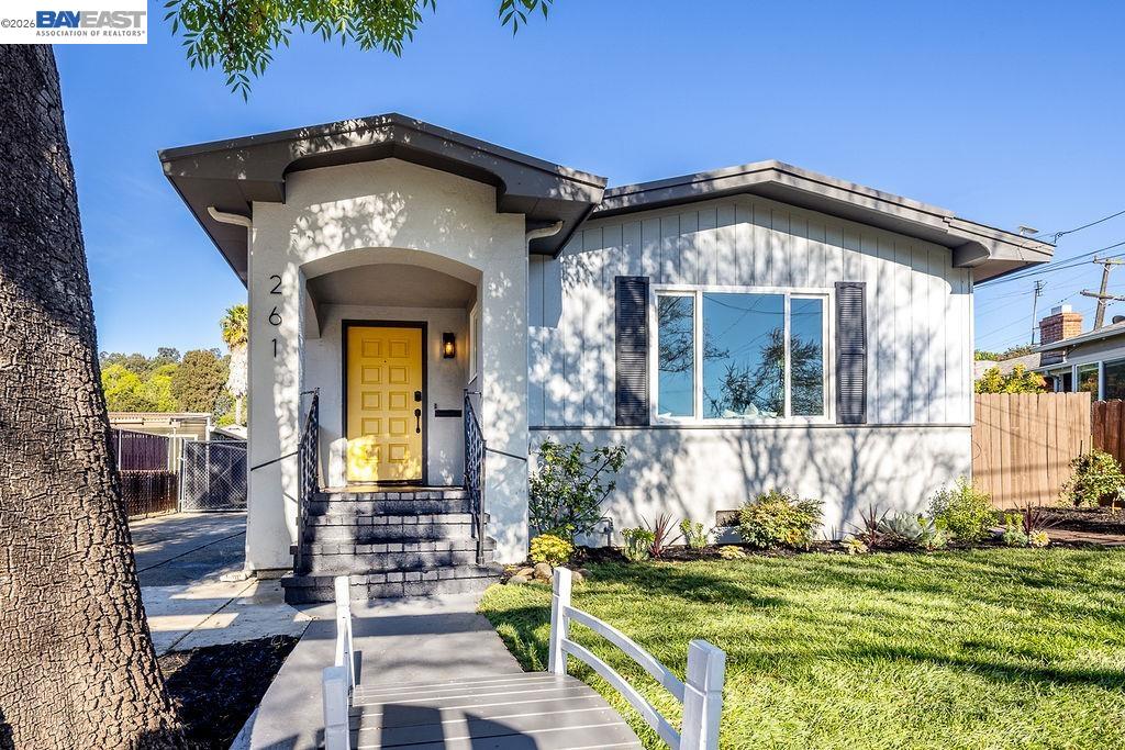 Detail Gallery Image 3 of 29 For 261 Julius St, San Leandro,  CA 94577 - 2 Beds | 2 Baths