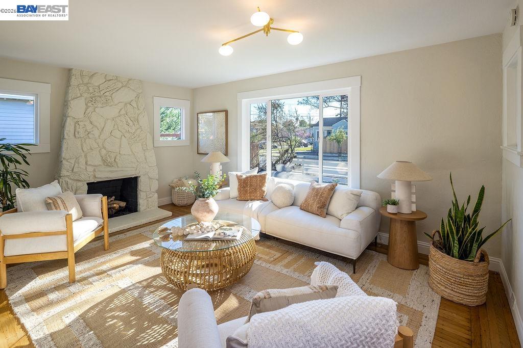 Detail Gallery Image 5 of 29 For 261 Julius St, San Leandro,  CA 94577 - 2 Beds | 2 Baths