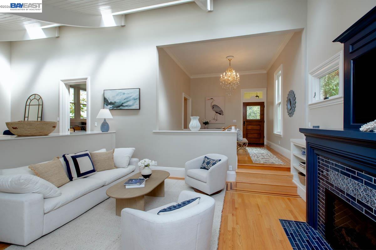 Detail Gallery Image 11 of 60 For 1003 Morton St, Alameda,  CA 94501 - 5 Beds | 3 Baths