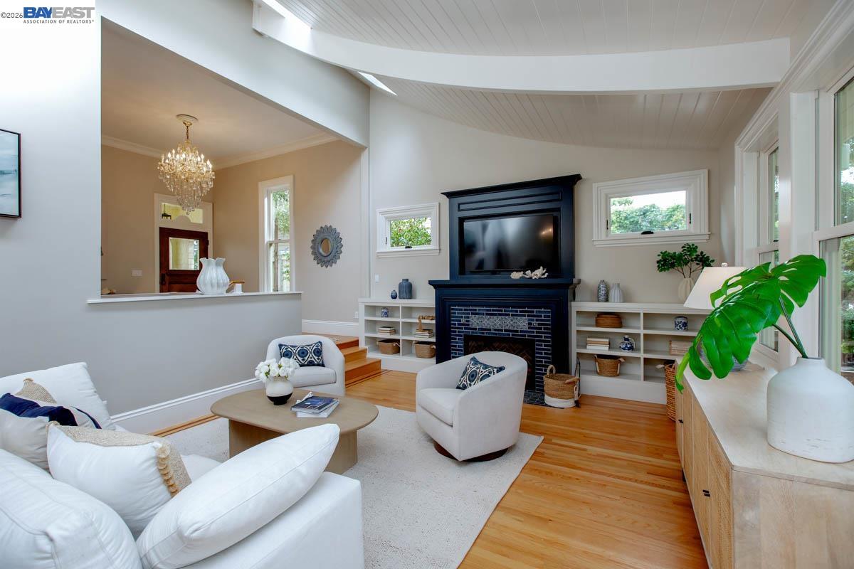 Detail Gallery Image 12 of 60 For 1003 Morton St, Alameda,  CA 94501 - 5 Beds | 3 Baths