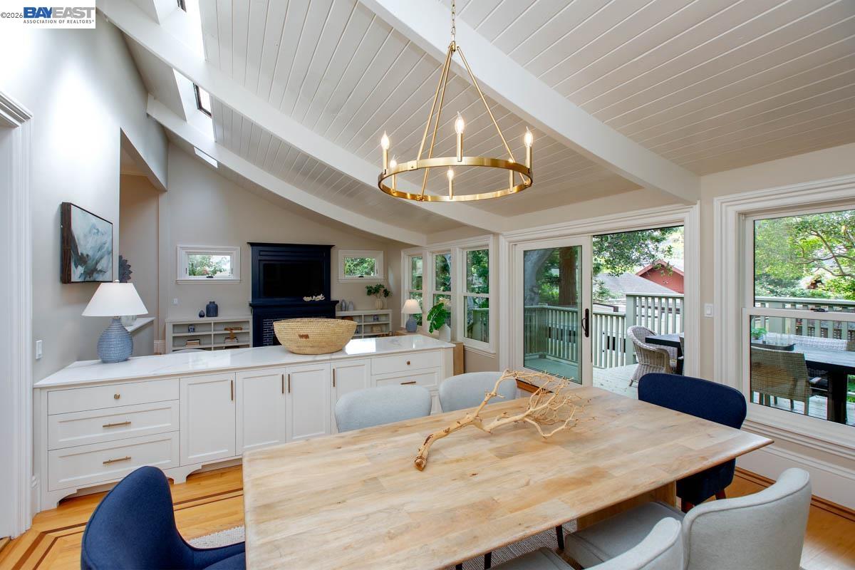 Detail Gallery Image 14 of 60 For 1003 Morton St, Alameda,  CA 94501 - 5 Beds | 3 Baths