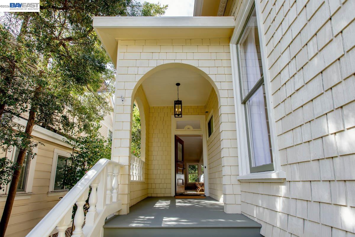 Detail Gallery Image 4 of 60 For 1003 Morton St, Alameda,  CA 94501 - 5 Beds | 3 Baths