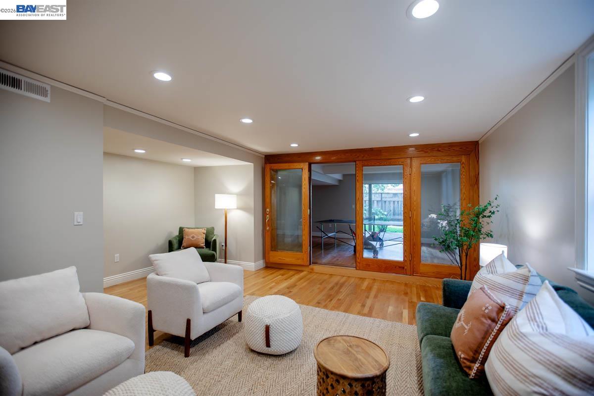 Detail Gallery Image 45 of 60 For 1003 Morton St, Alameda,  CA 94501 - 5 Beds | 3 Baths