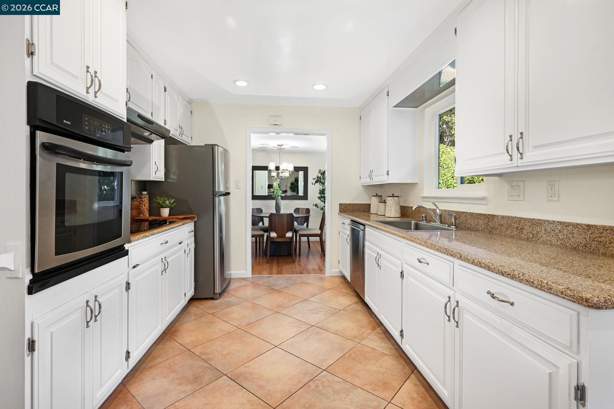 Detail Gallery Image 10 of 48 For 414 Peppertree Rd, Walnut Creek,  CA 94598 - 4 Beds | 2/1 Baths