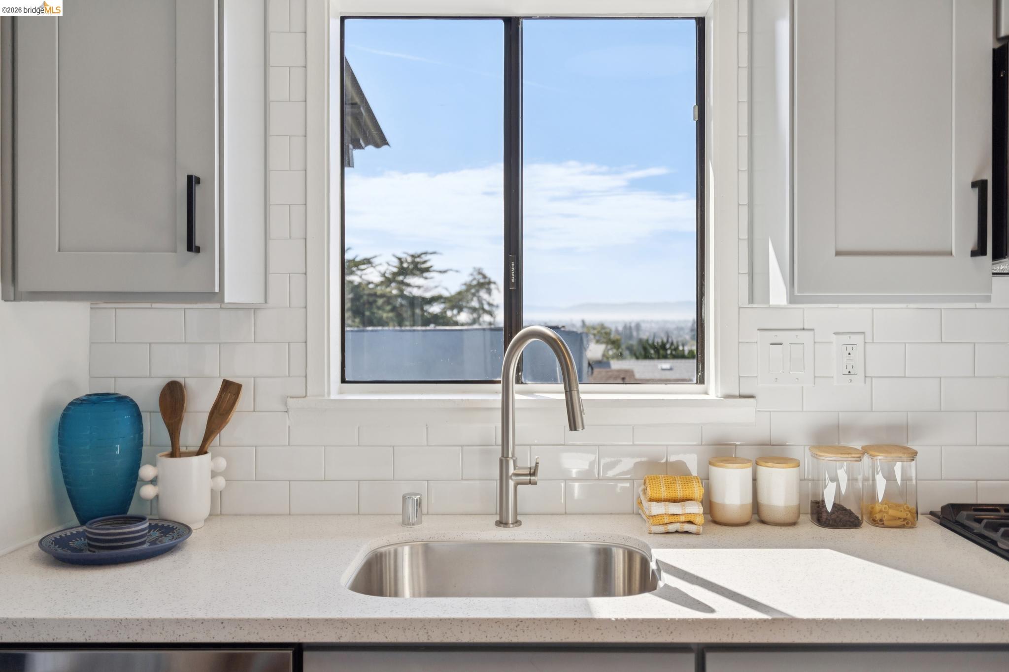 Detail Gallery Image 15 of 31 For 4066 Patterson Ave, Oakland,  CA 94619 - 2 Beds | 1 Baths