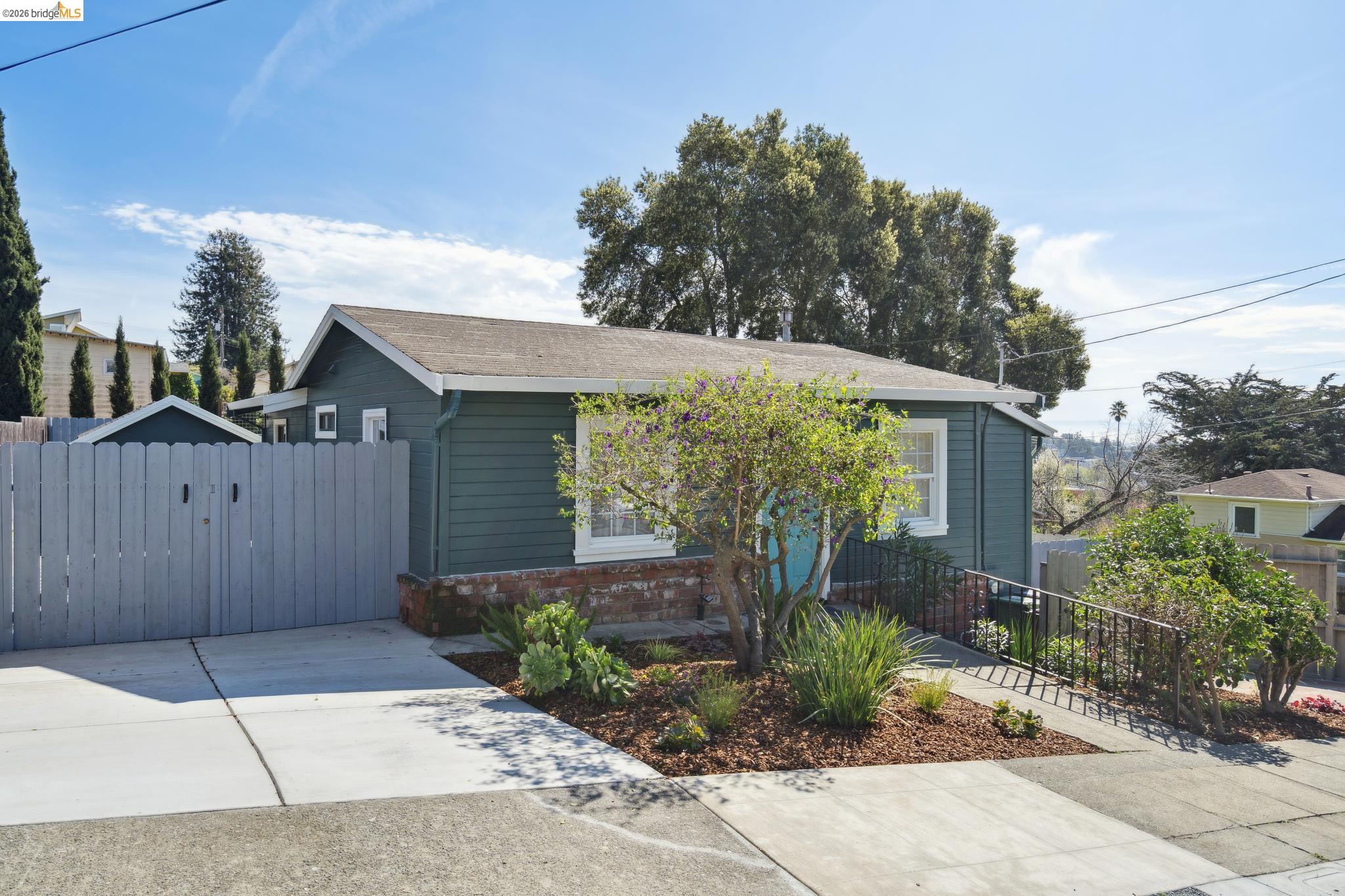 Detail Gallery Image 3 of 31 For 4066 Patterson Ave, Oakland,  CA 94619 - 2 Beds | 1 Baths